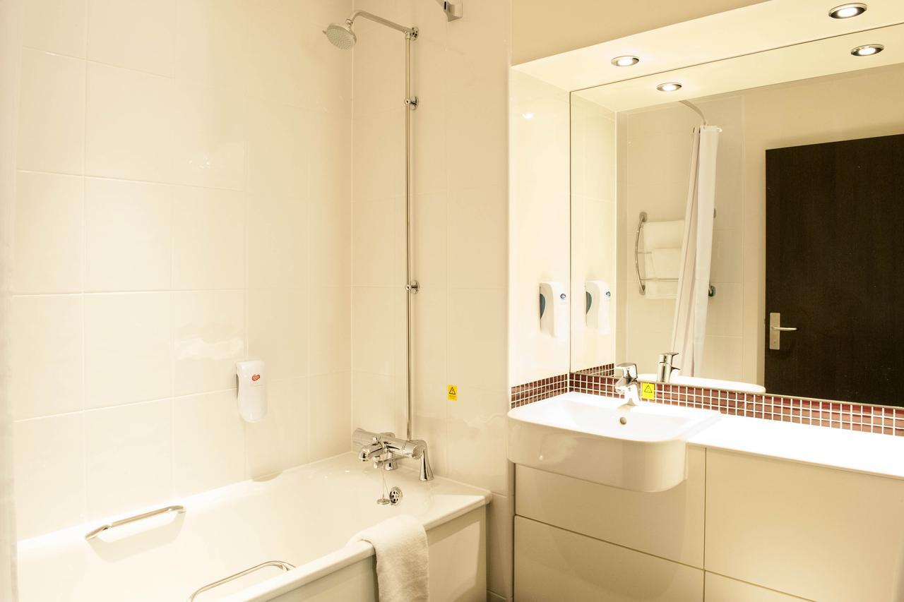 Premier Inn London Holborn חדר תמונה